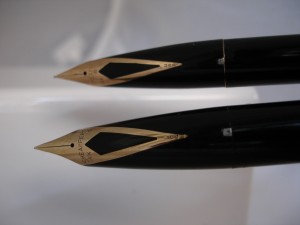 Comparativa de un plumín 'cola de golondrina' en una PFM V y en un modelo Triumph